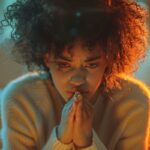 Stress et tremblements : comprendre les causes physiologiques derrière ce phénomène courant